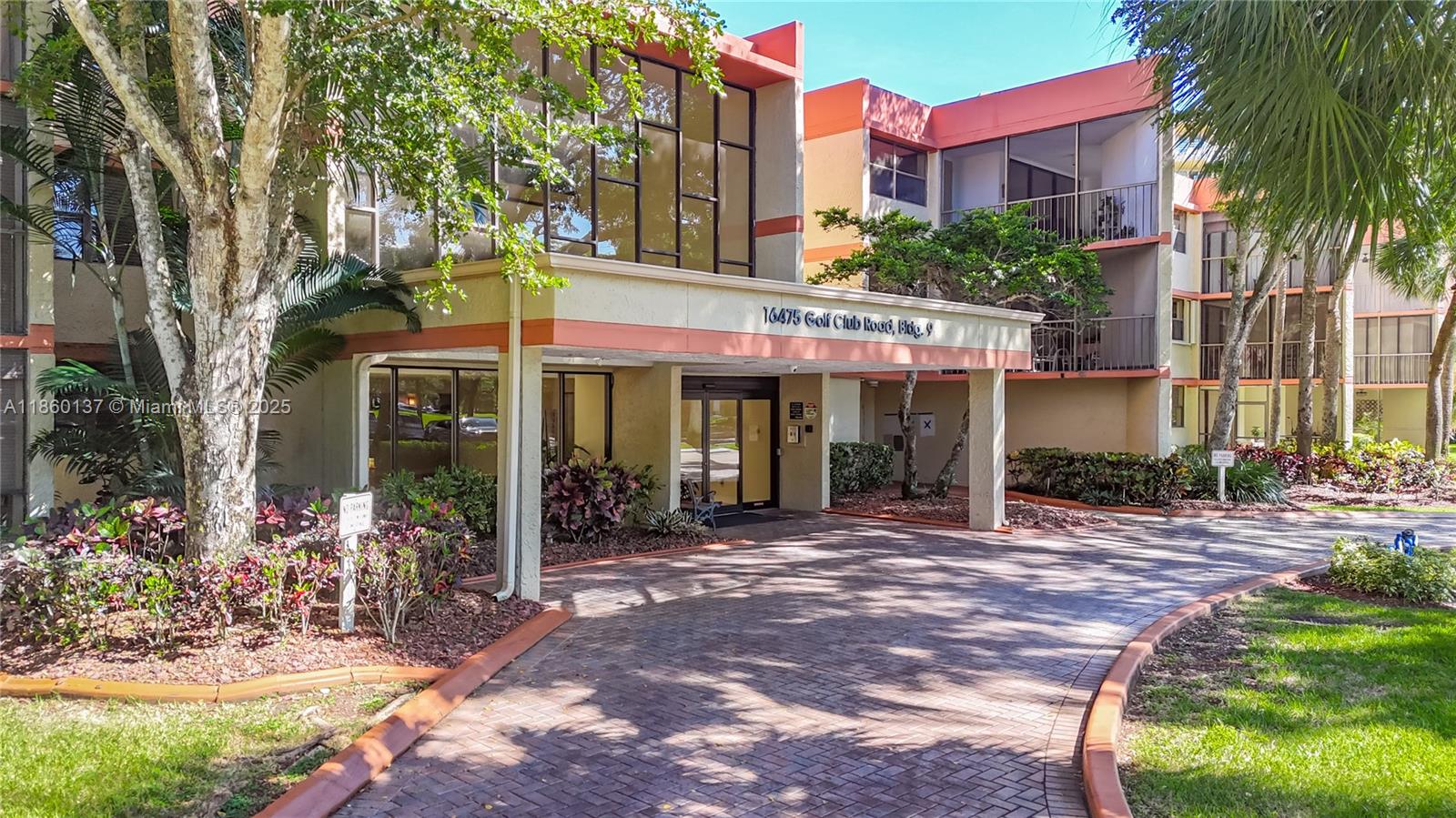 BLDG 9 OF COUNTRY CLUB AP - Residential