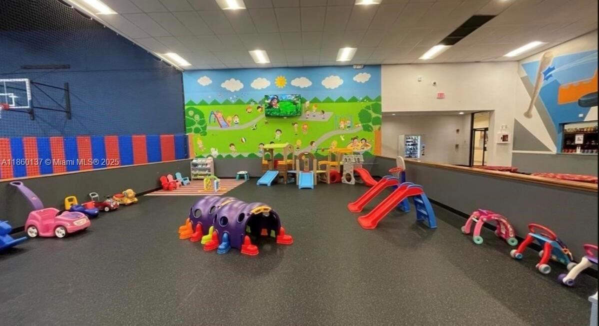 BLDG 9 OF COUNTRY CLUB AP - Residential