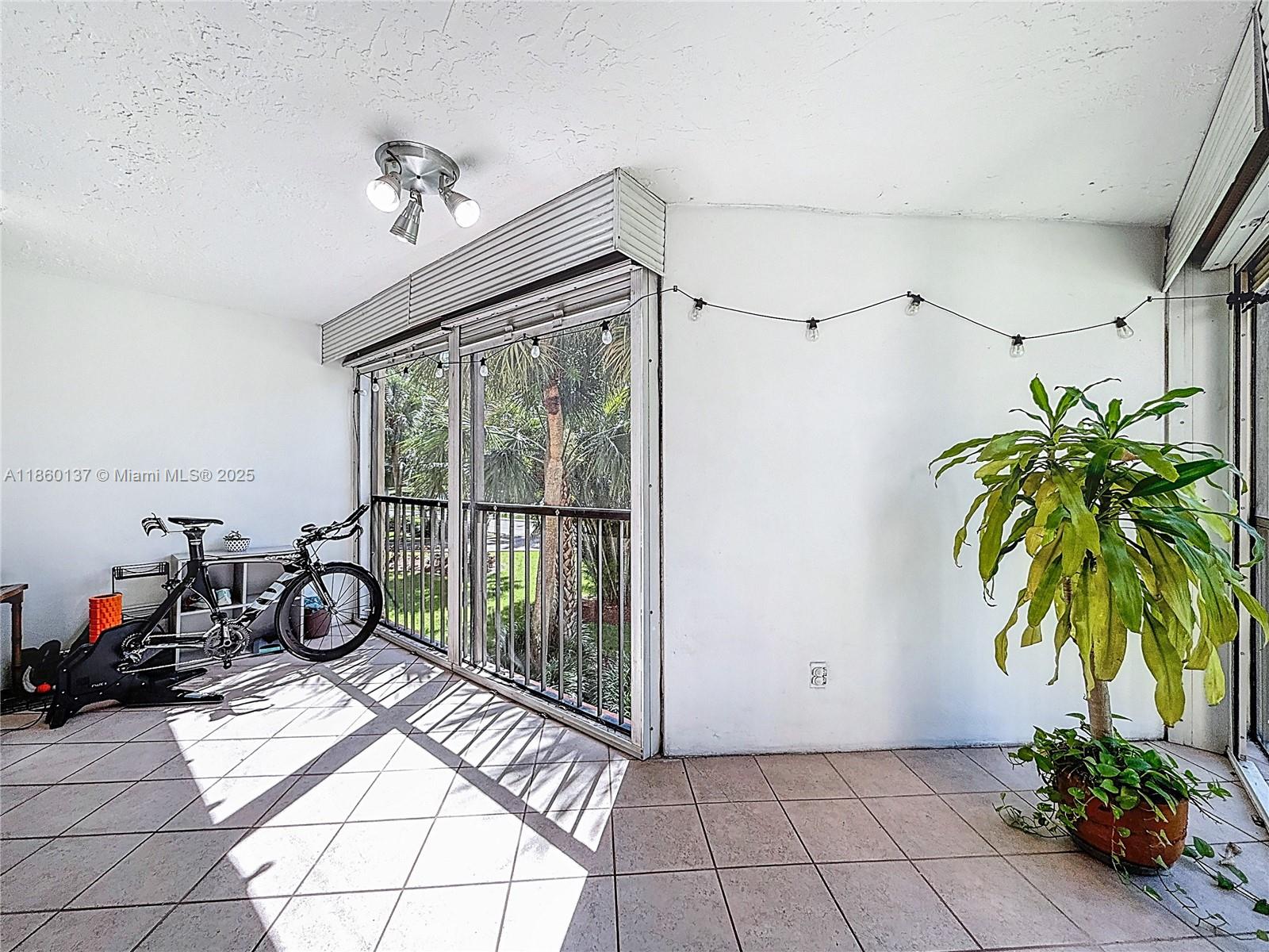 BLDG 9 OF COUNTRY CLUB AP - Residential