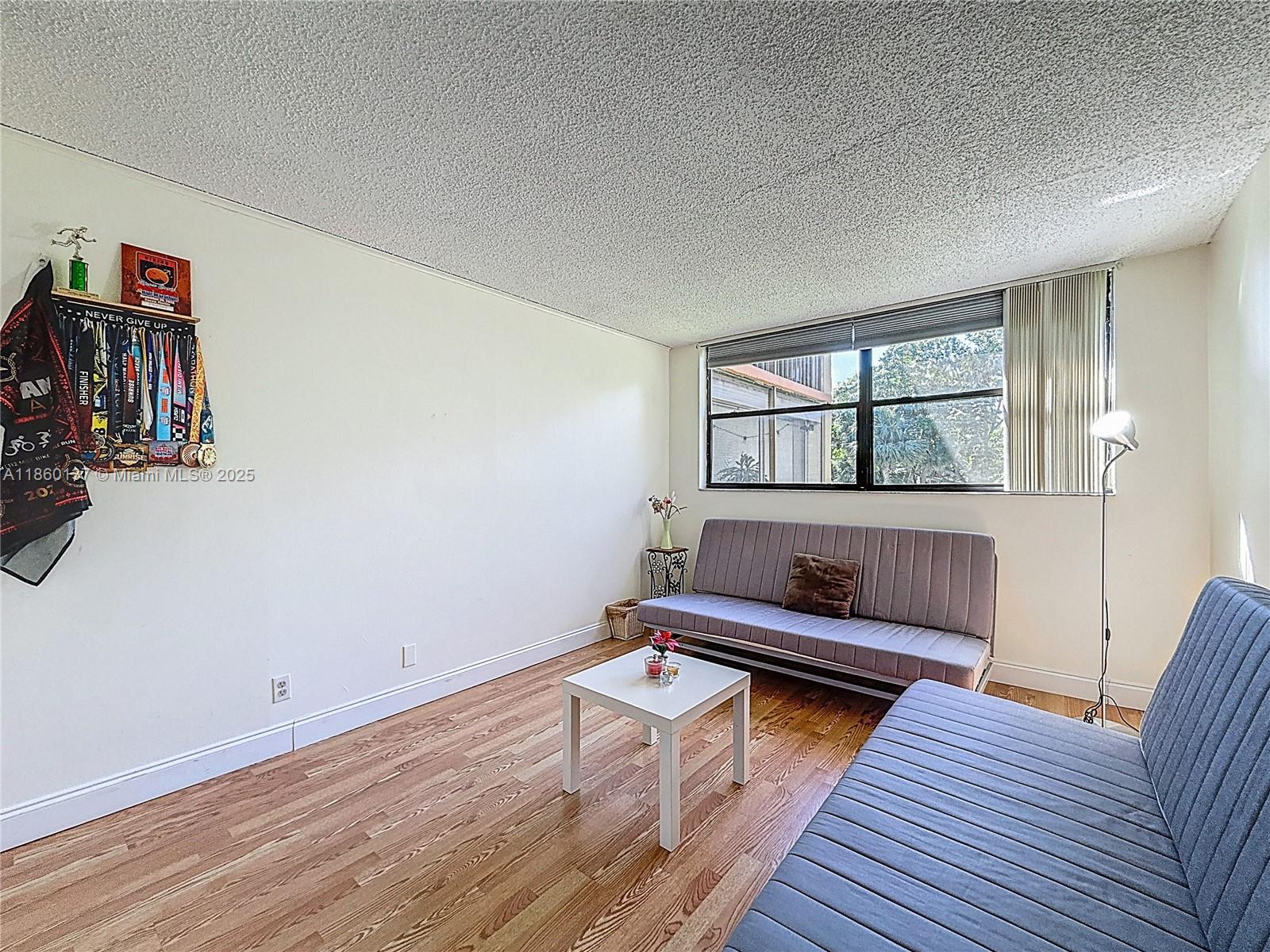 BLDG 9 OF COUNTRY CLUB AP - Residential