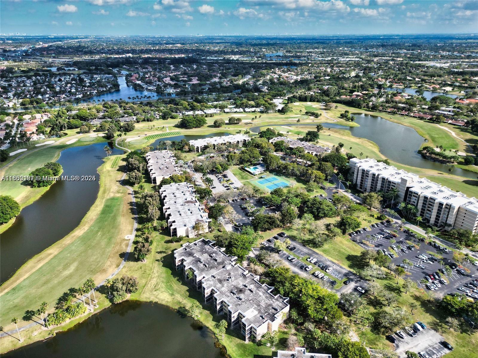 BLDG 9 OF COUNTRY CLUB AP - Residential