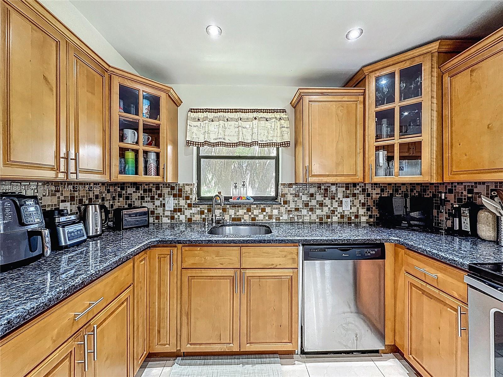 BLDG 9 OF COUNTRY CLUB AP - Residential