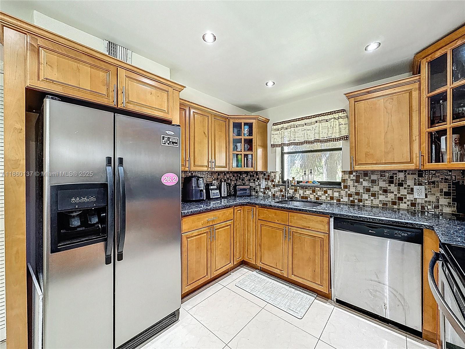 BLDG 9 OF COUNTRY CLUB AP - Residential