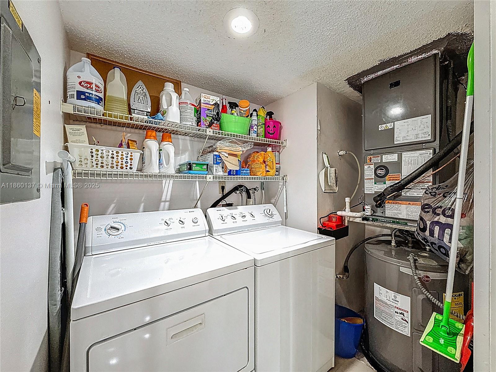 BLDG 9 OF COUNTRY CLUB AP - Residential