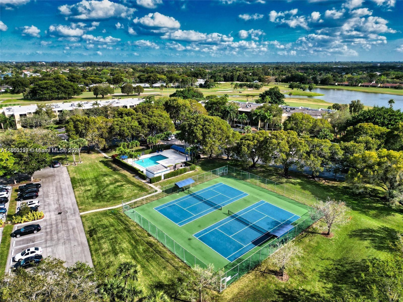 BLDG 9 OF COUNTRY CLUB AP - Residential