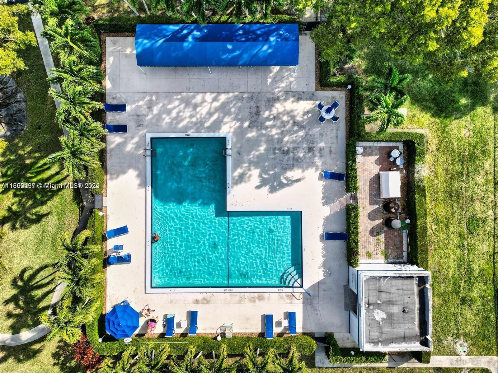 BLDG 9 OF COUNTRY CLUB AP - Residential