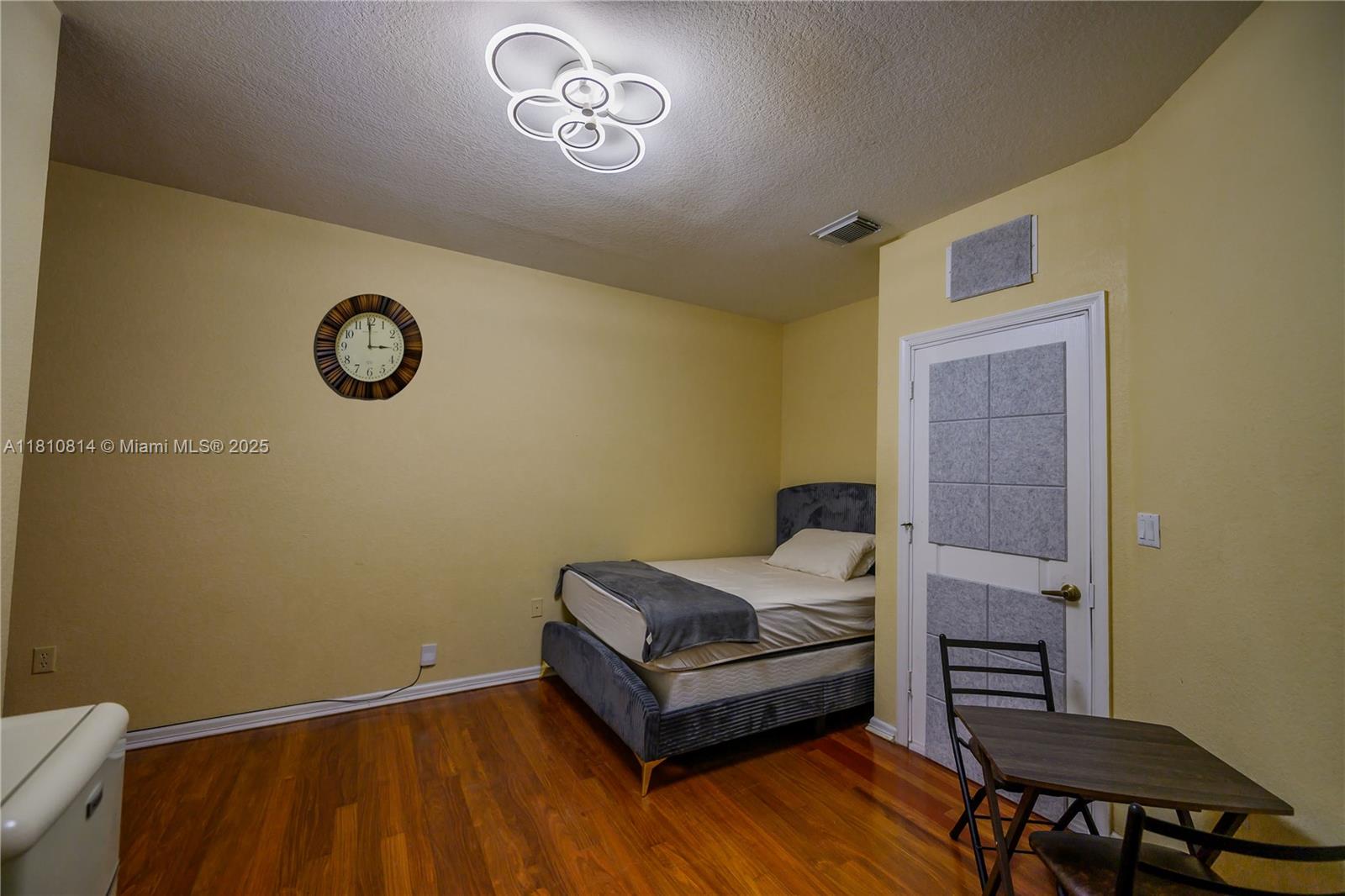 20480 Nw 9th Pl, Miami Gardens, Broward County, Florida - 1 Bedrooms  
1 Bathrooms - 