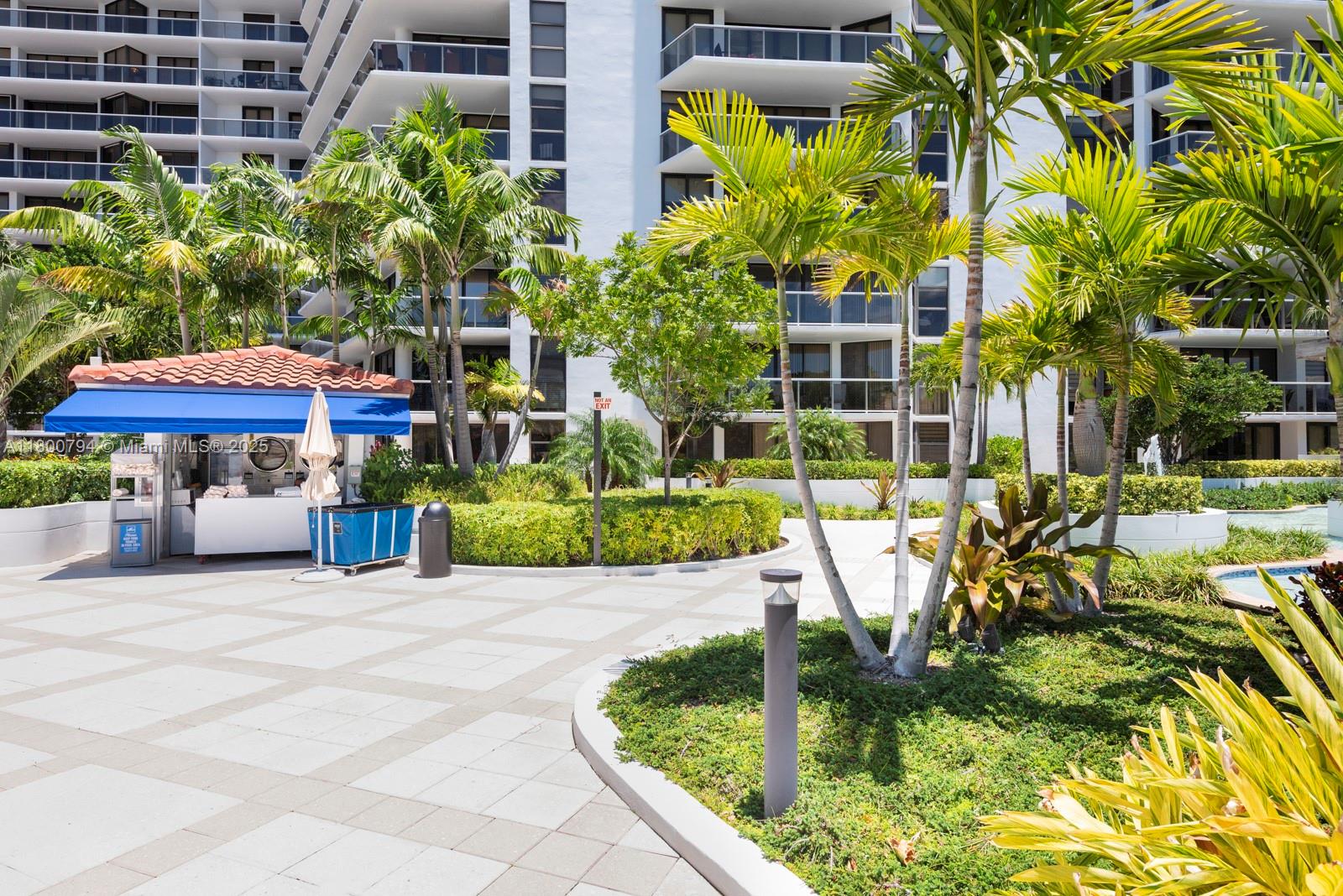 HAMPTONS WEST - Residential