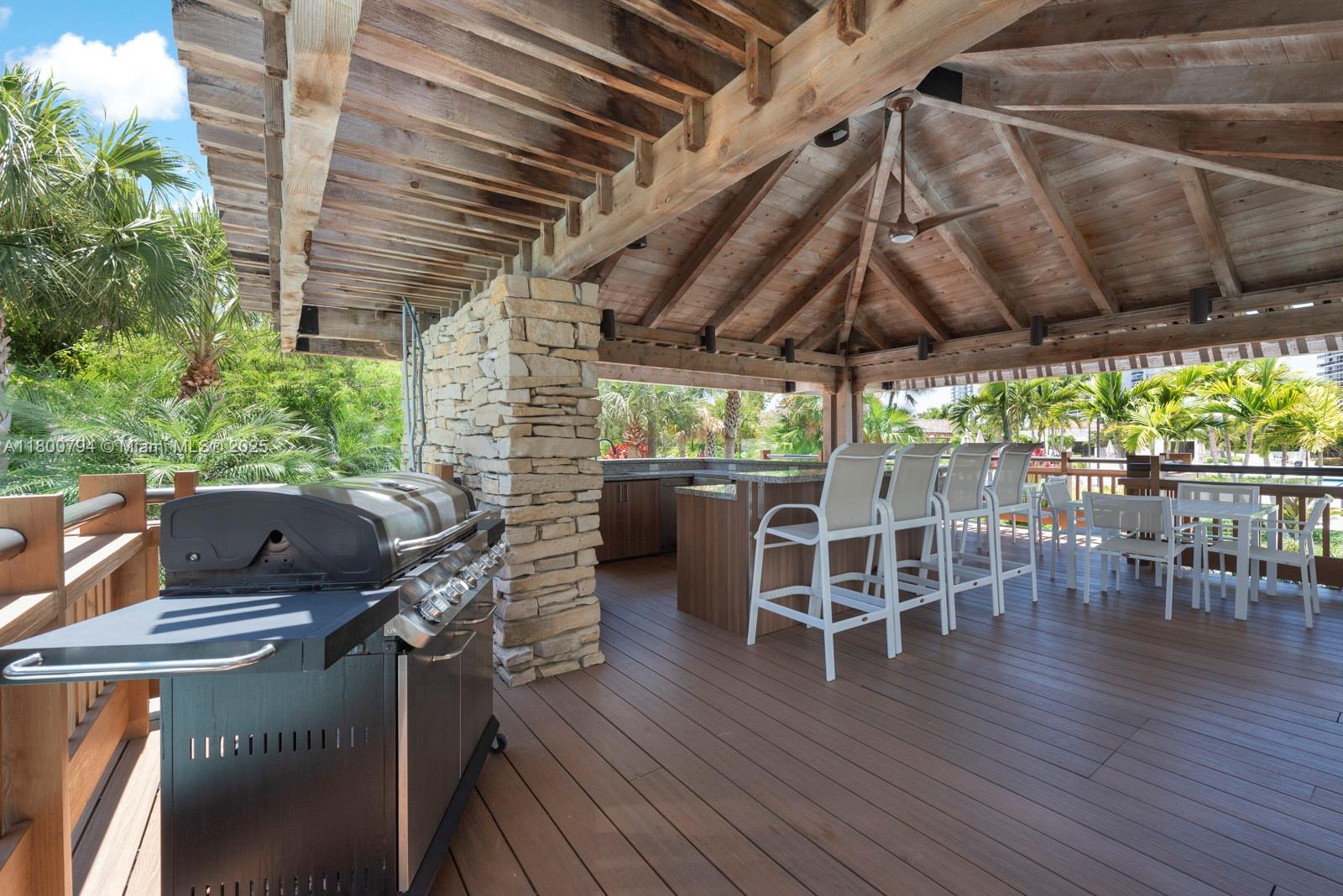 HAMPTONS WEST - Residential