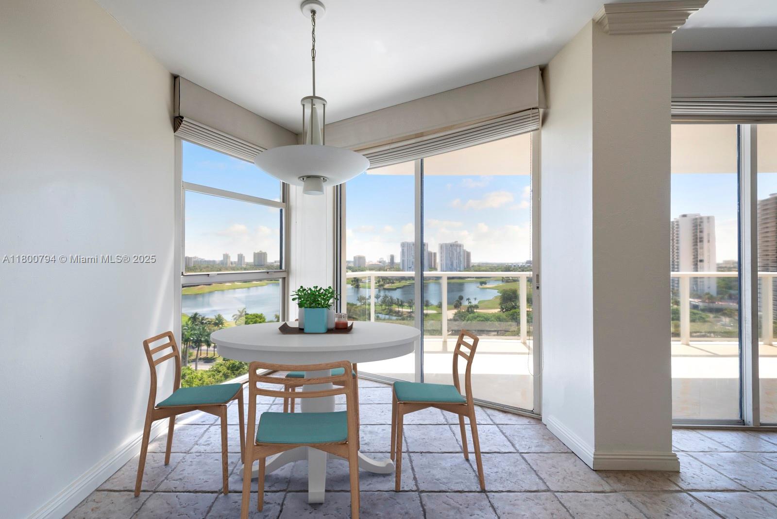 HAMPTONS WEST - Residential