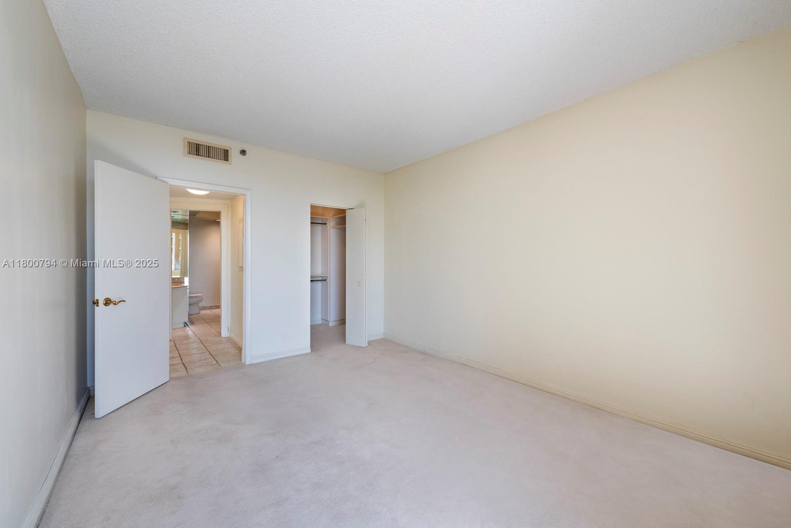 HAMPTONS WEST - Residential