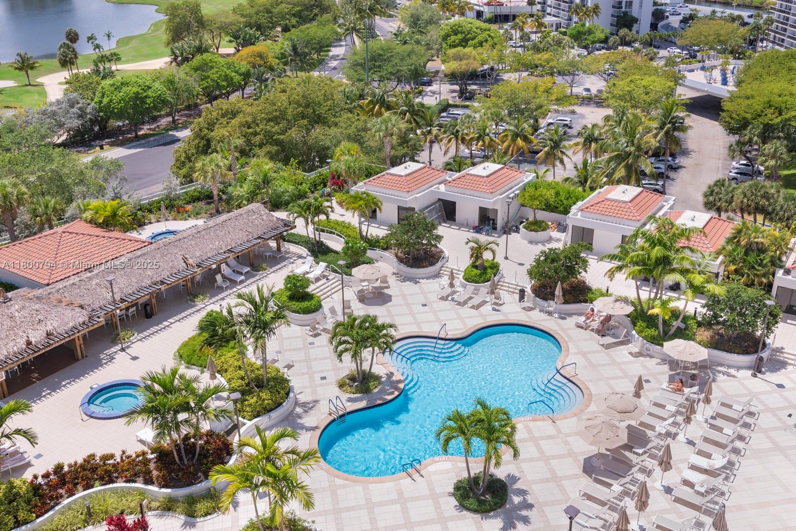 HAMPTONS WEST - Residential