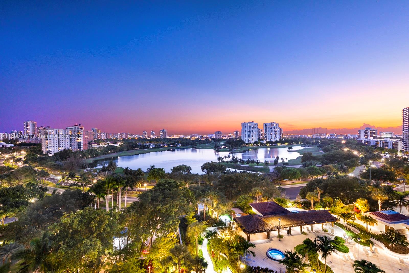 HAMPTONS WEST - Residential