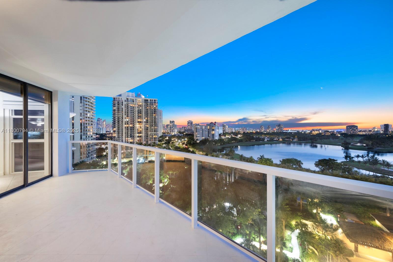 HAMPTONS WEST - Residential