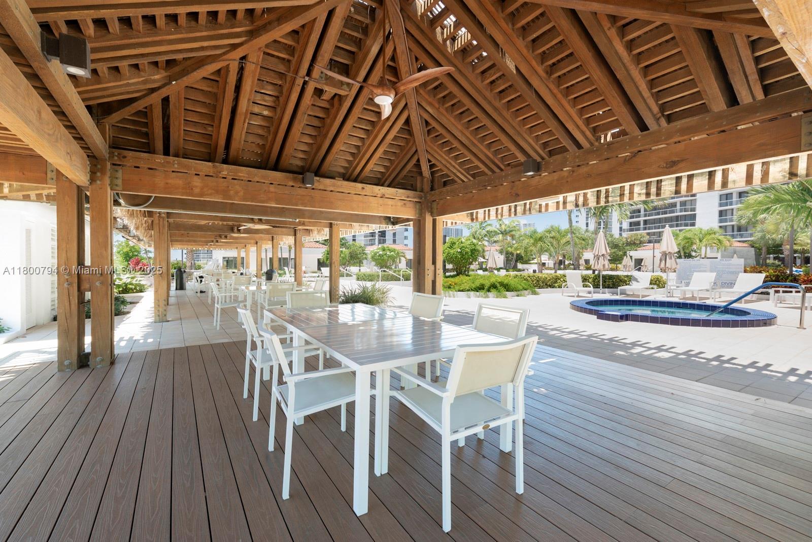 HAMPTONS WEST - Residential