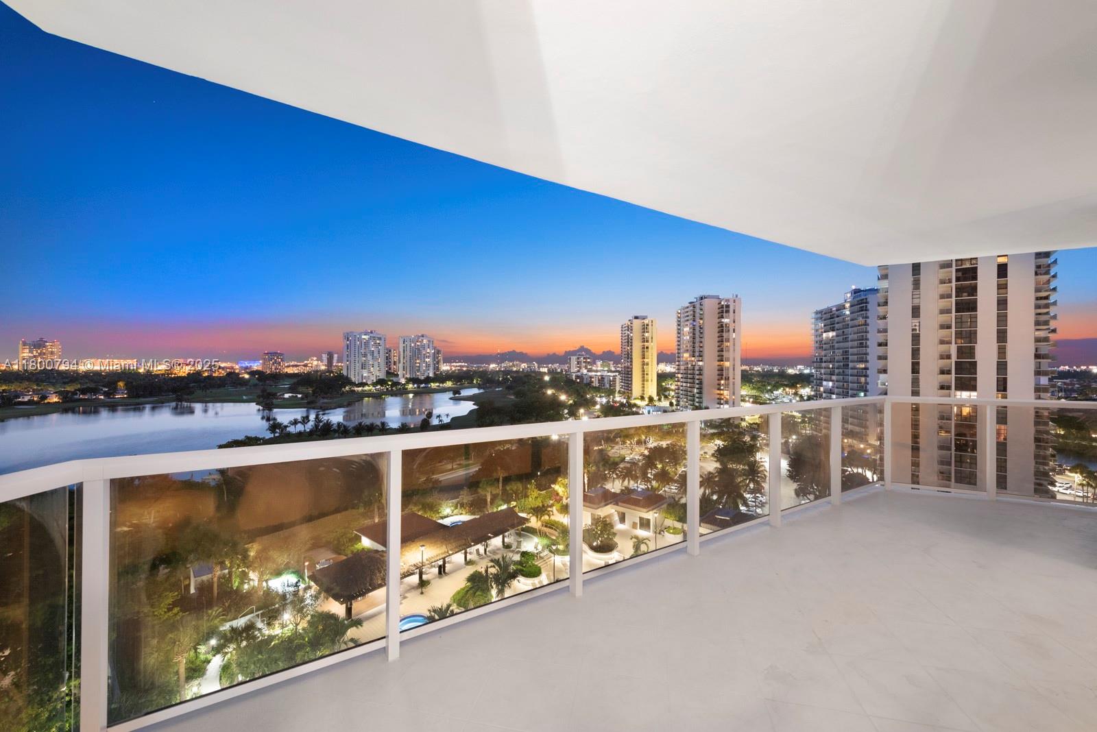 HAMPTONS WEST - Residential