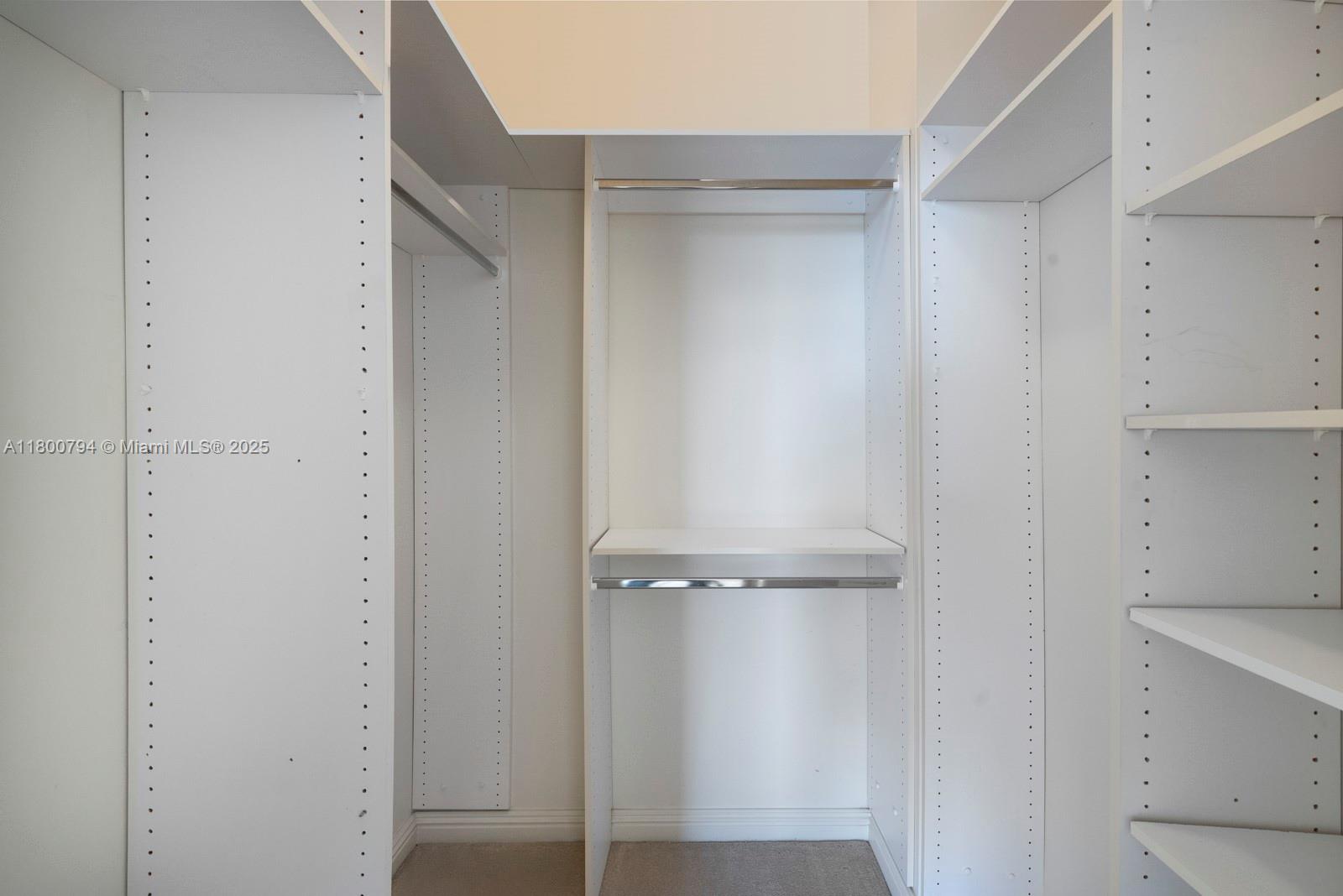 HAMPTONS WEST - Residential