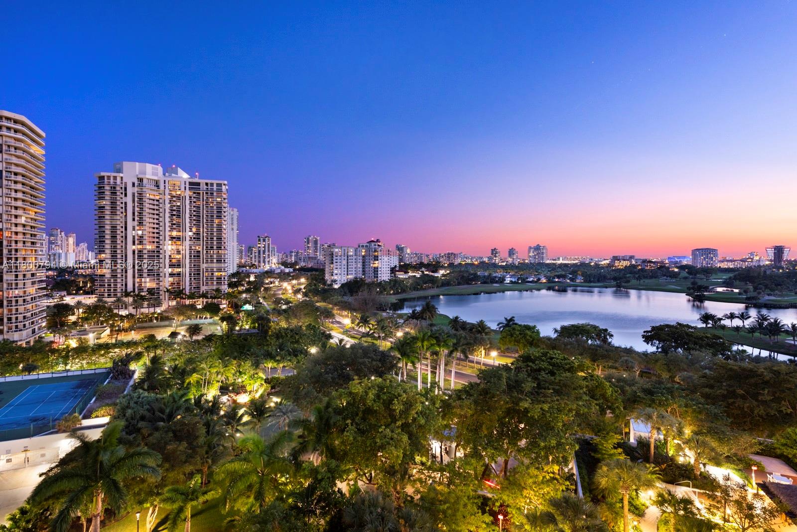 HAMPTONS WEST - Residential