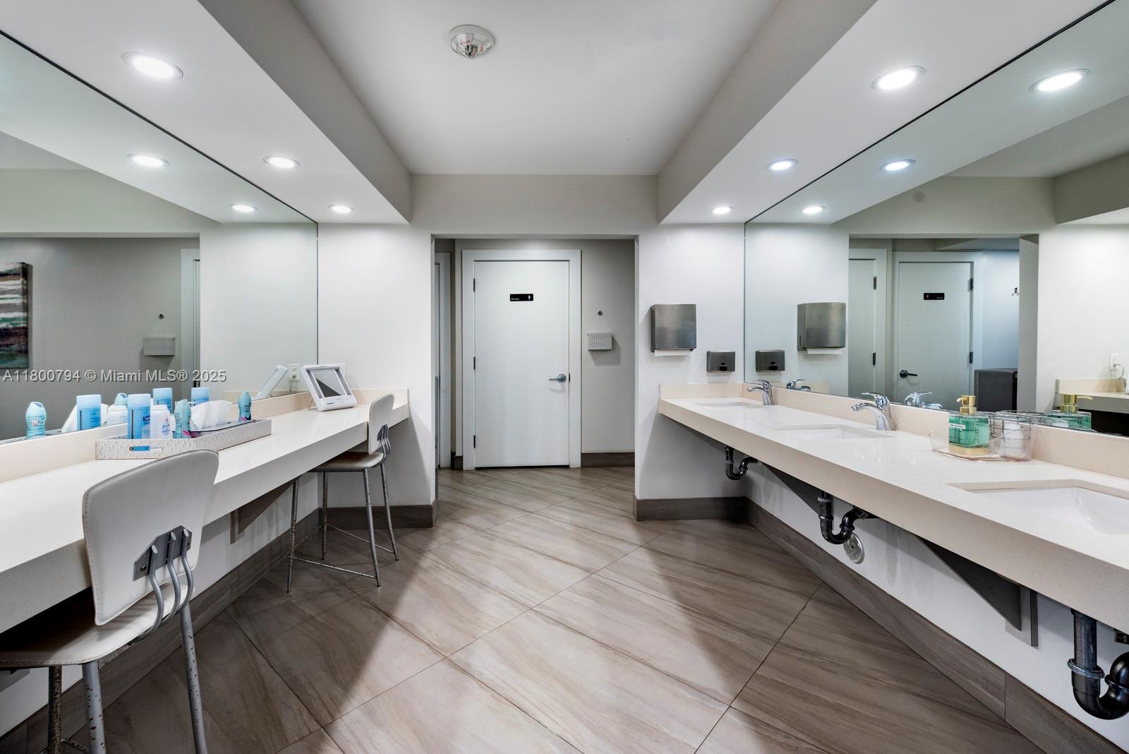 HAMPTONS WEST - Residential