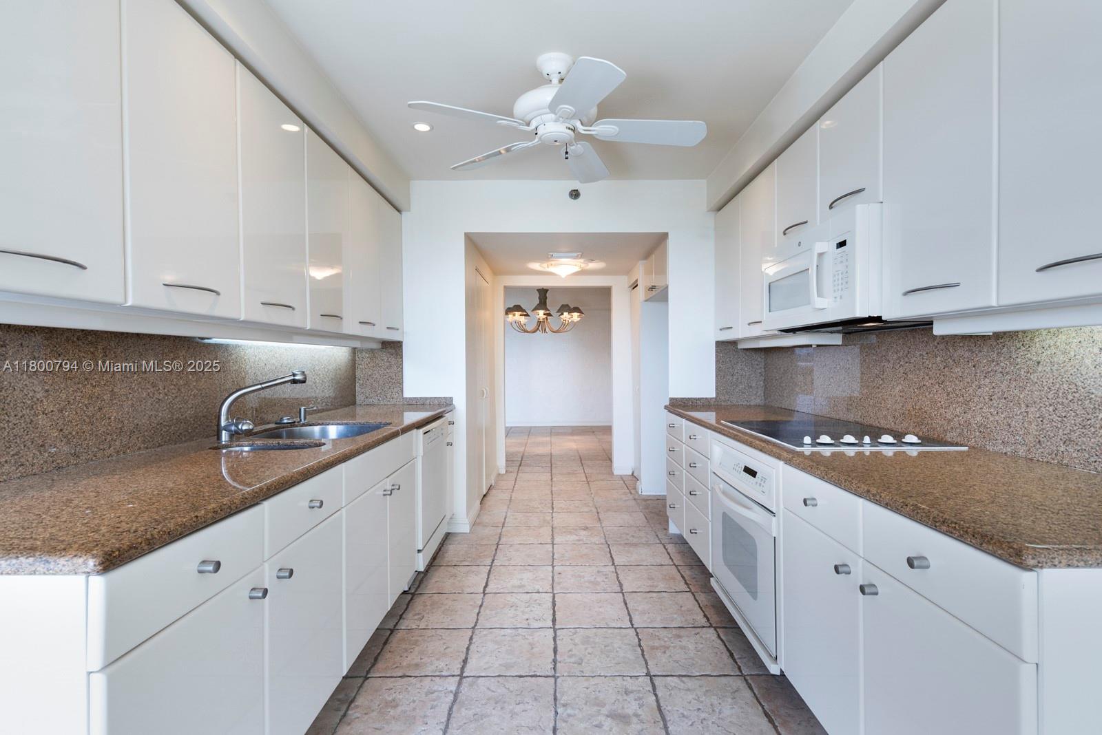 HAMPTONS WEST - Residential