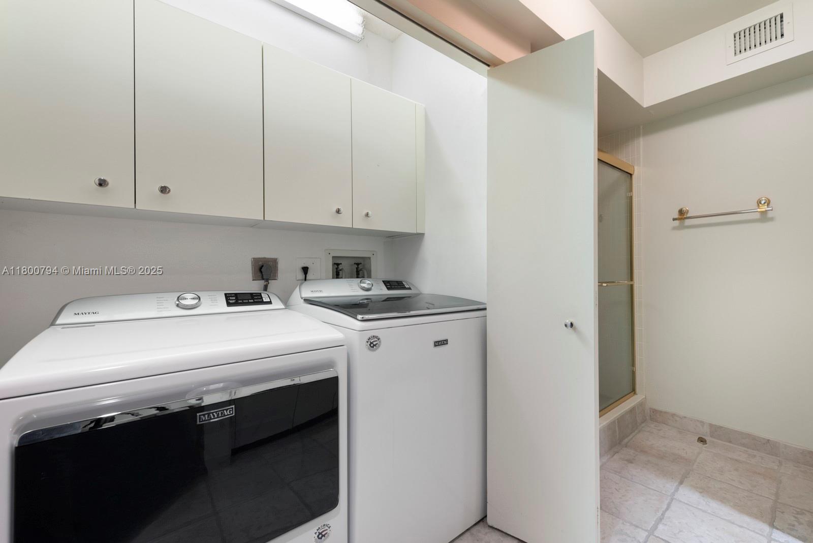 HAMPTONS WEST - Residential