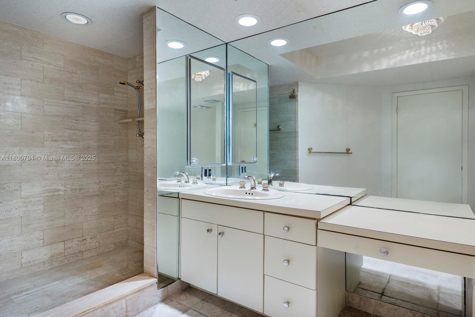 HAMPTONS WEST - Residential