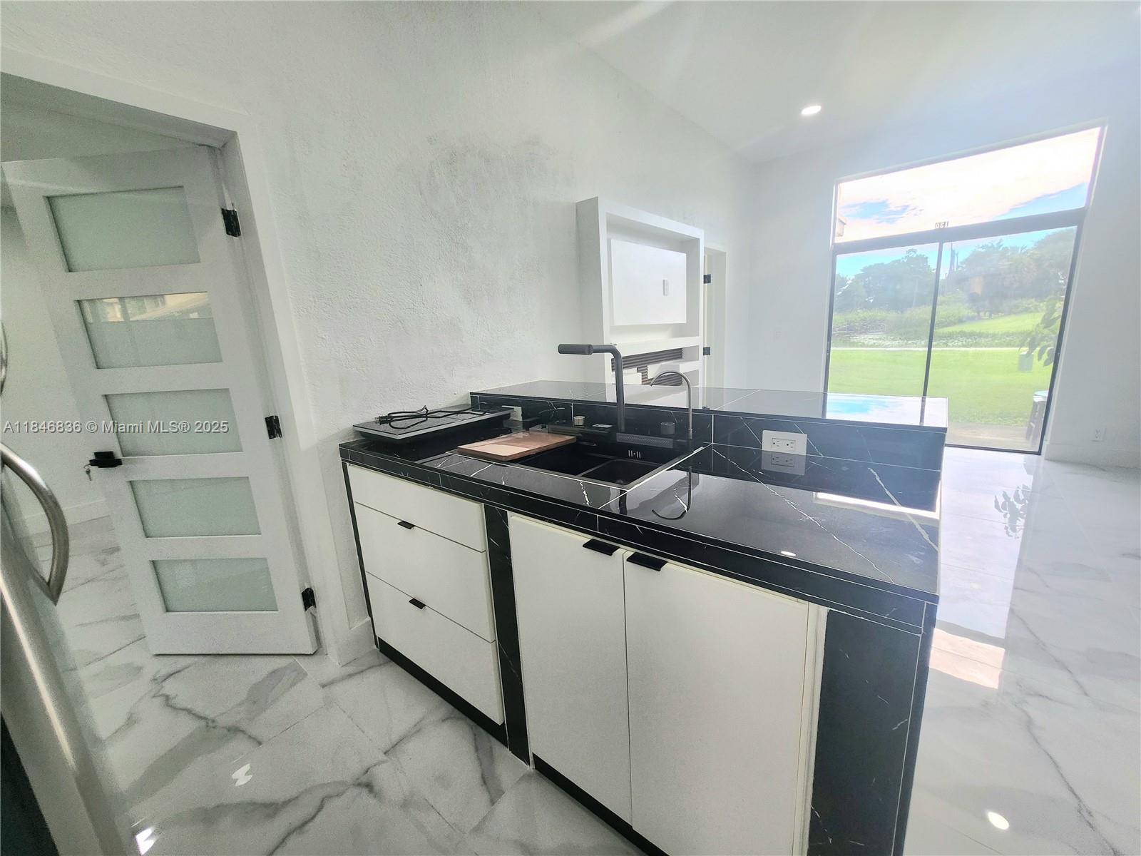 2275 SW 81st Ave 130, Davie, FL, 33324/$359,000 3 2275 SW 81st Ave 130