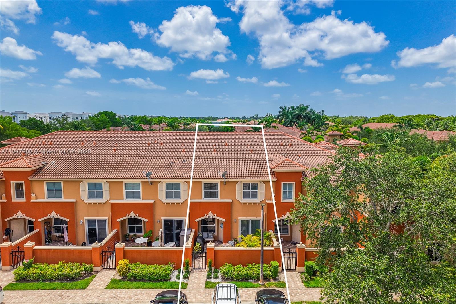 2669 SW 121st Ter 705, Miramar, FL, 33025/$370,000 4 2669 SW 121st Ter 705