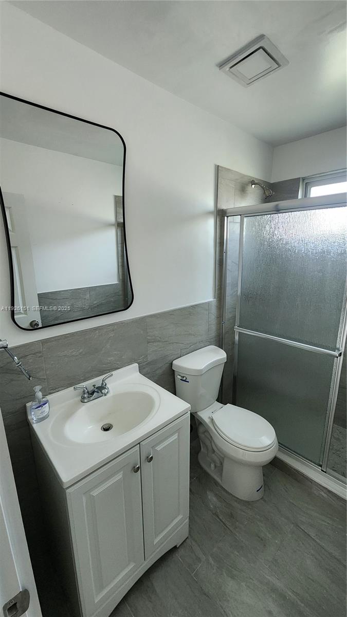 CANAL GROVES - Residential Lease