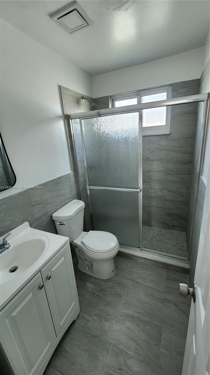 CANAL GROVES - Residential Lease