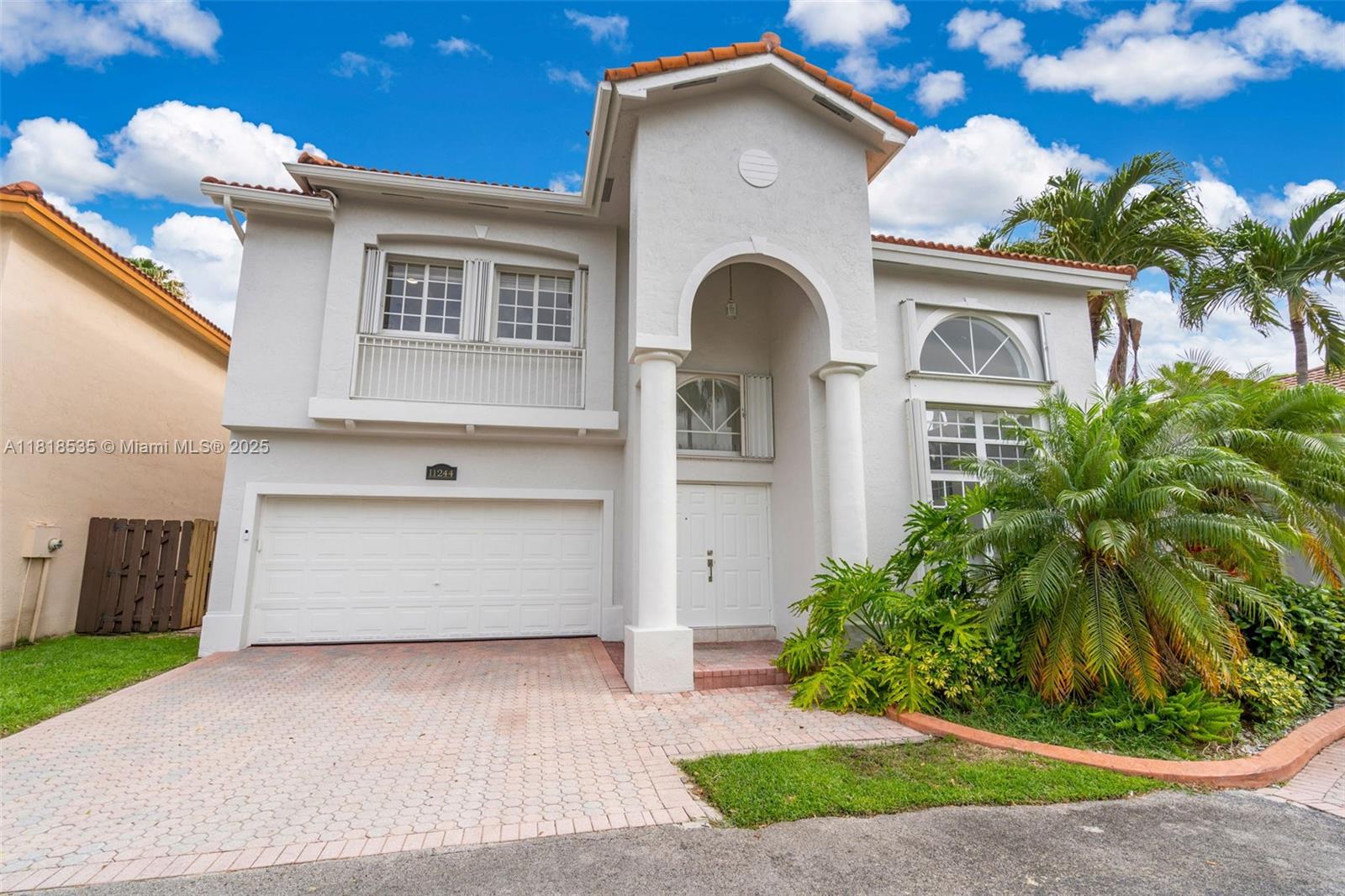 11244 Nw 58th Ter, Doral, Miami-Dade County, Florida - 5 Bedrooms  
3 Bathrooms - 