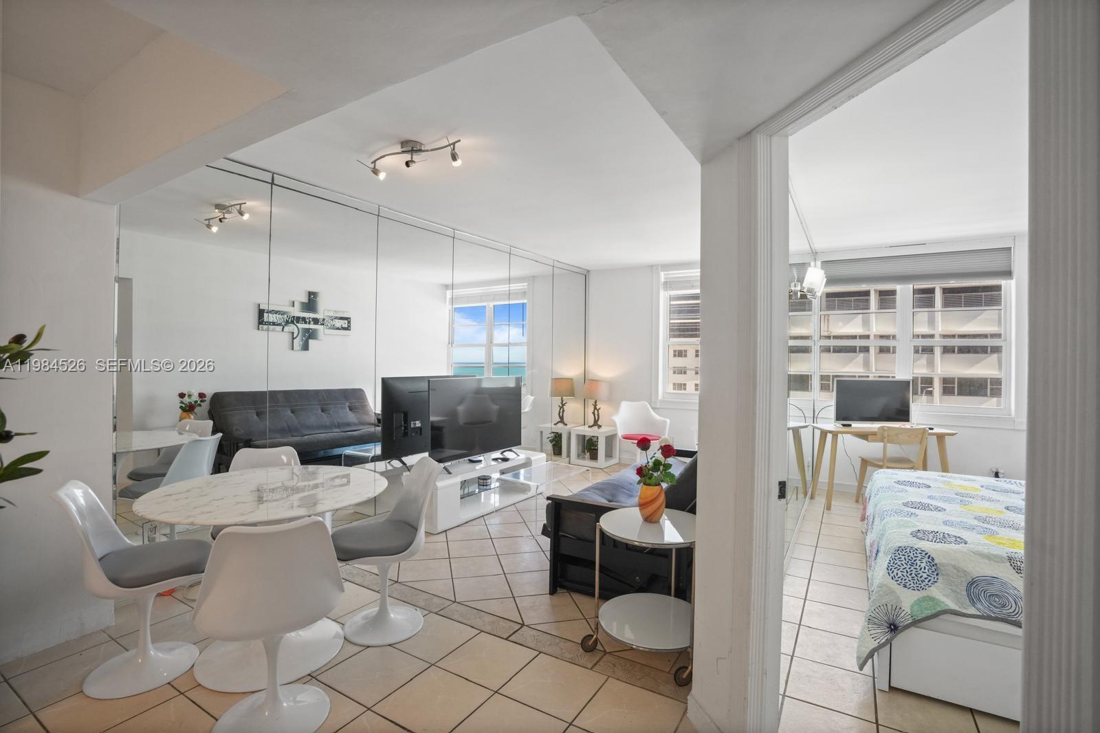 THE DECOPLAGE CONDO - Residential