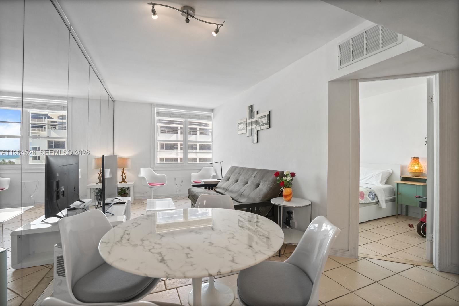 THE DECOPLAGE CONDO - Residential