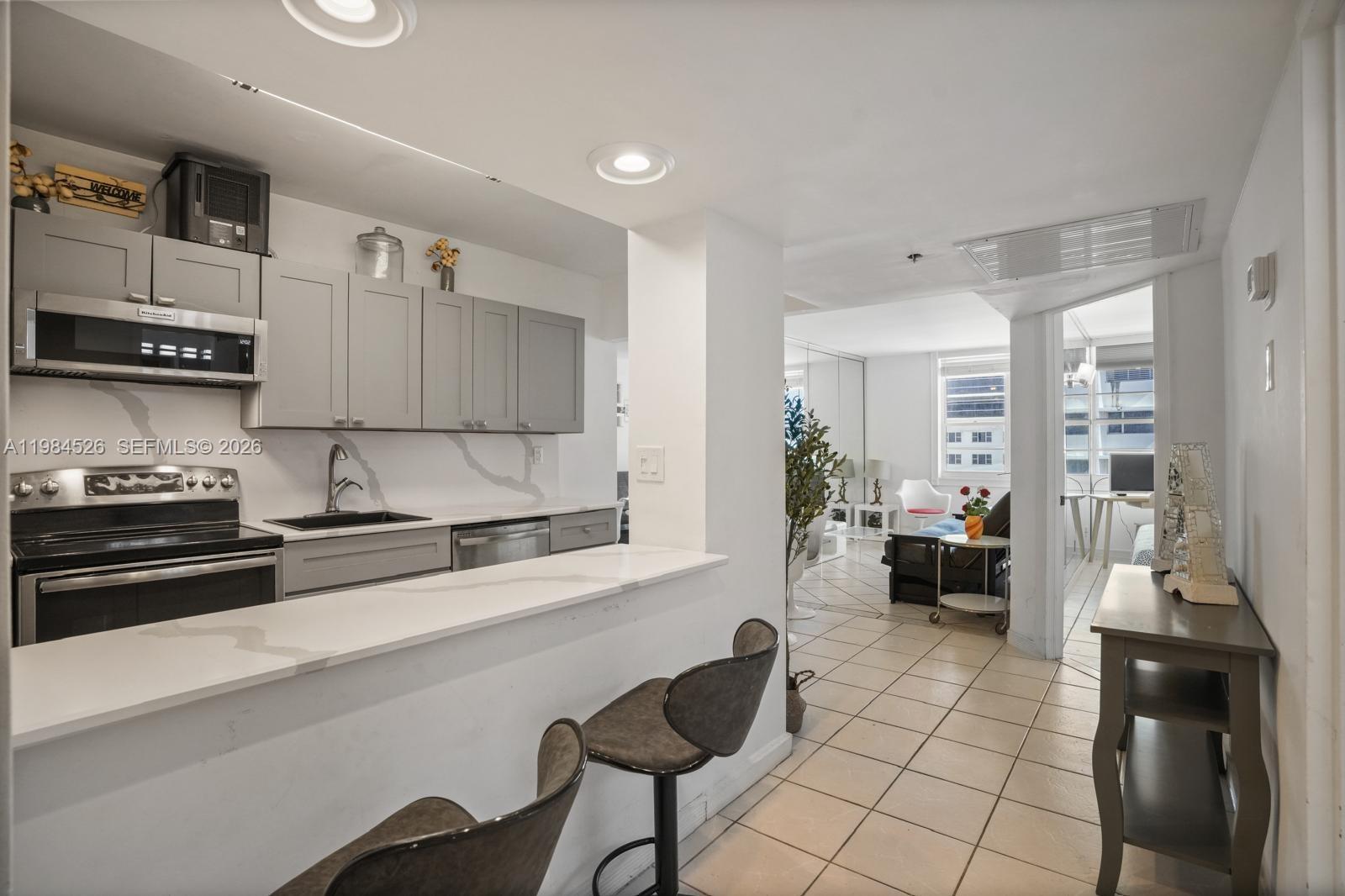 THE DECOPLAGE CONDO - Residential