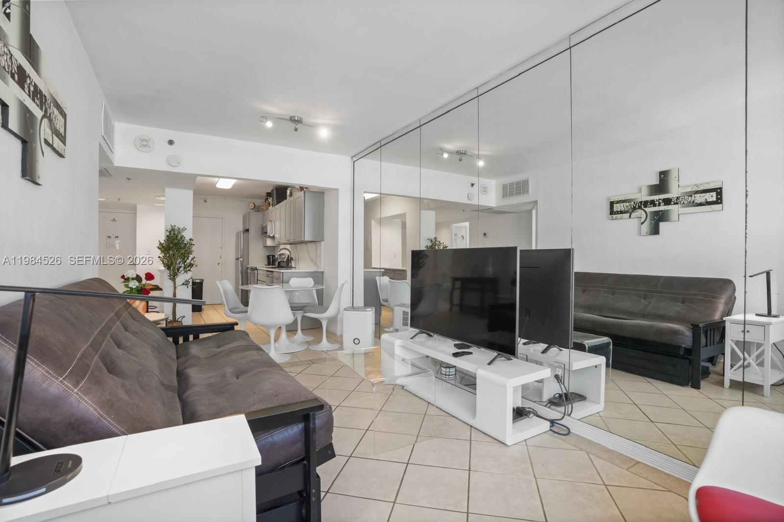 THE DECOPLAGE CONDO - Residential