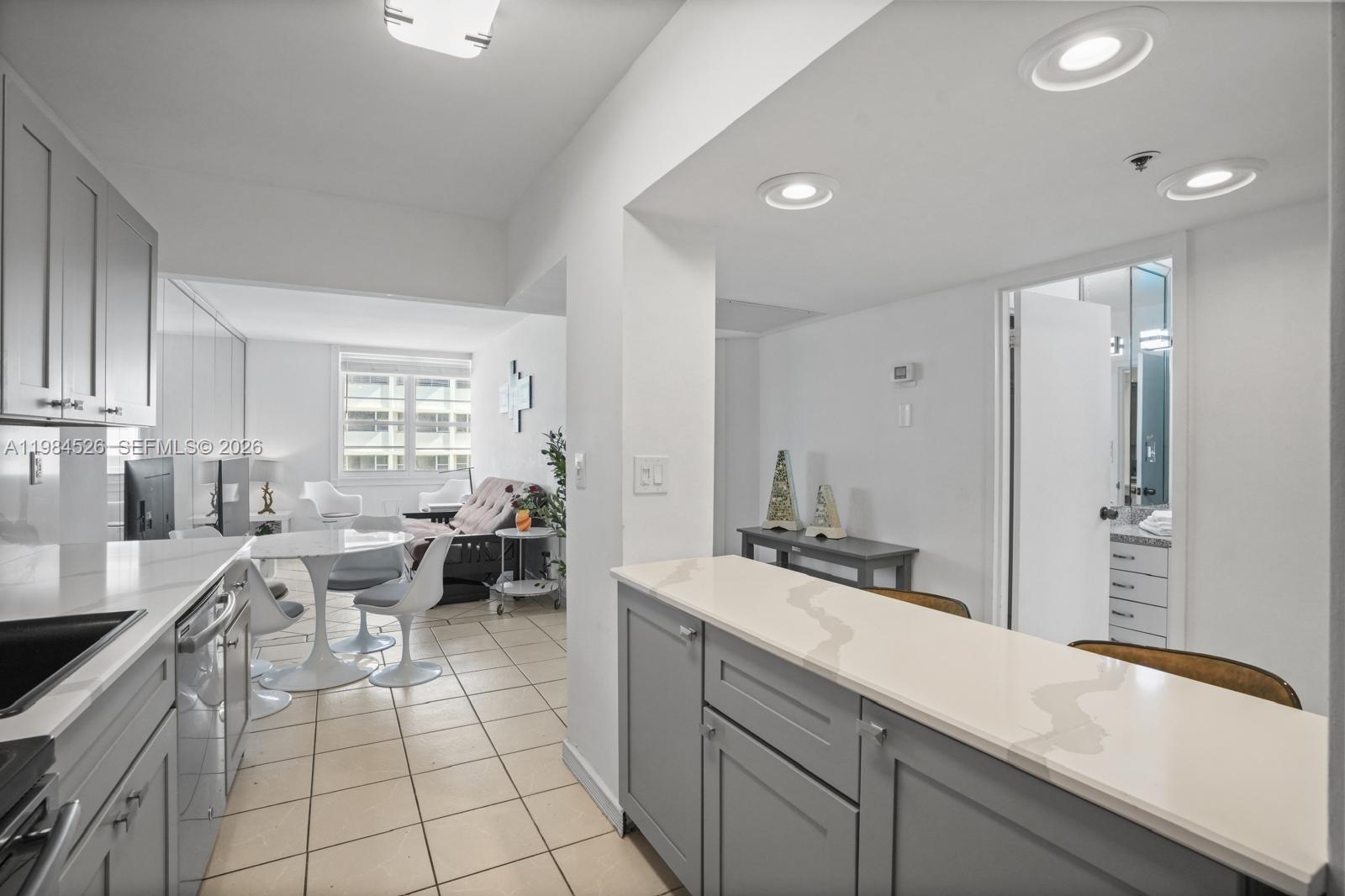 THE DECOPLAGE CONDO - Residential