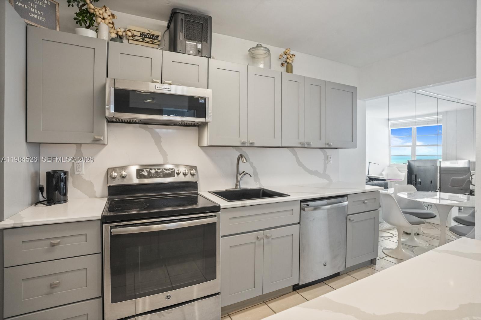 THE DECOPLAGE CONDO - Residential