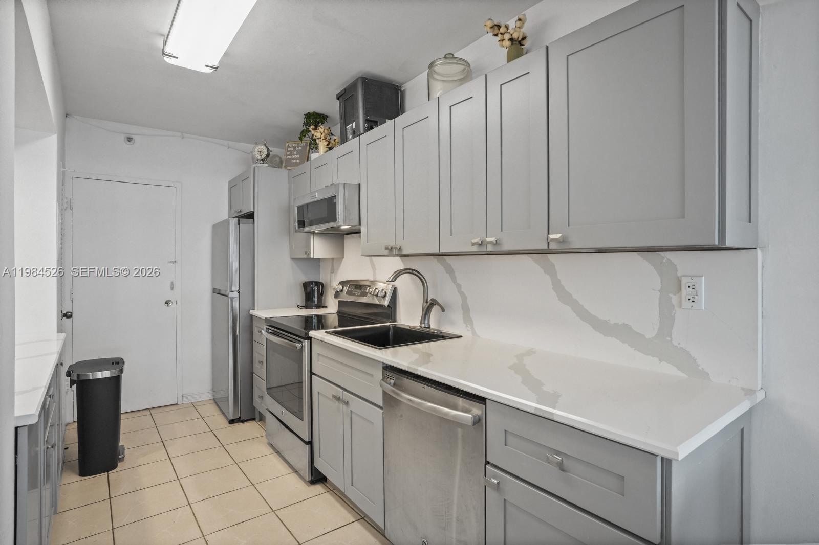THE DECOPLAGE CONDO - Residential