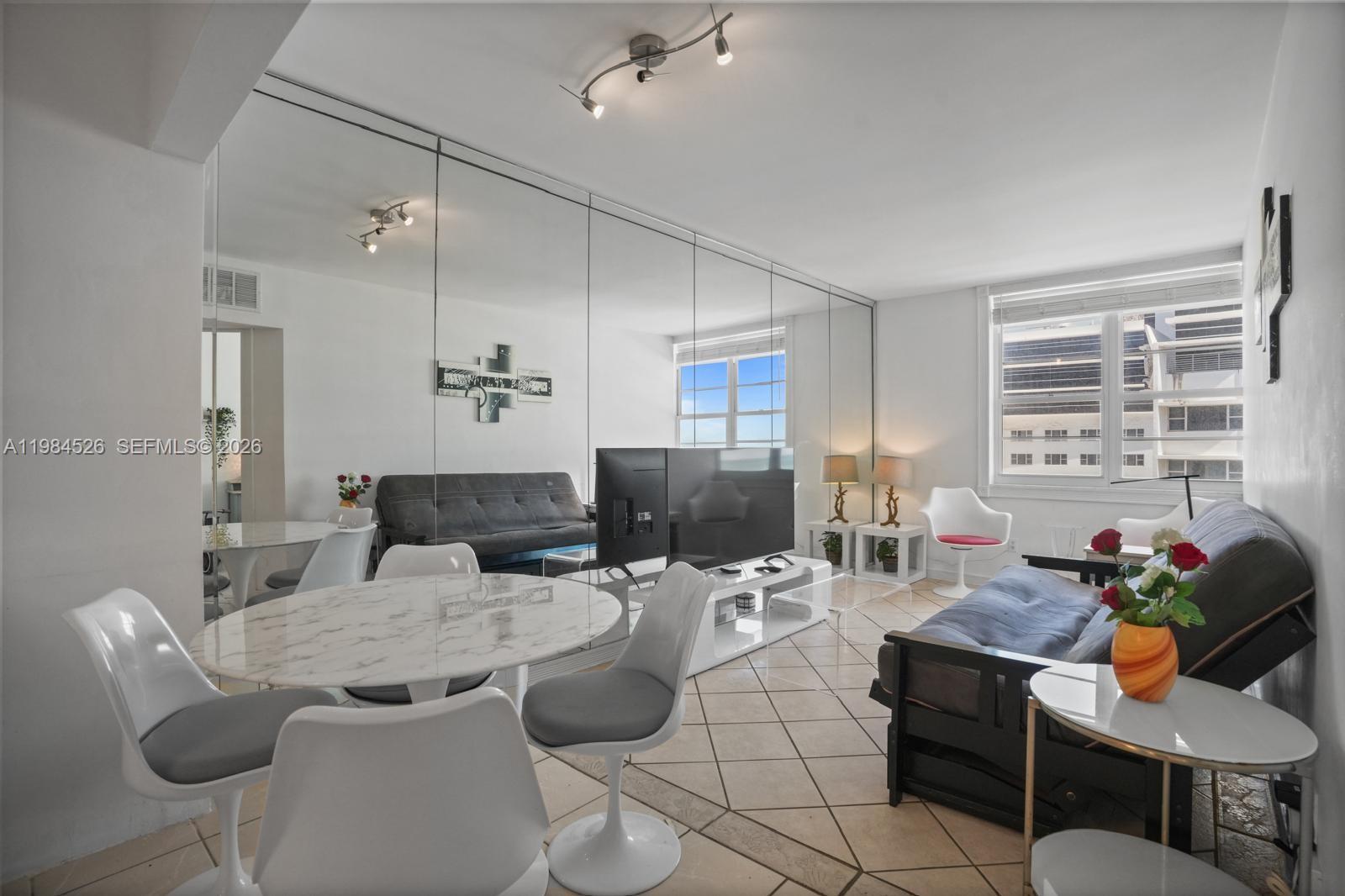 THE DECOPLAGE CONDO - Residential