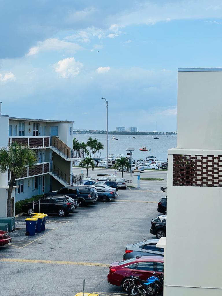 NO BAY WHITE HOUSE NO 3 C - Residential Lease