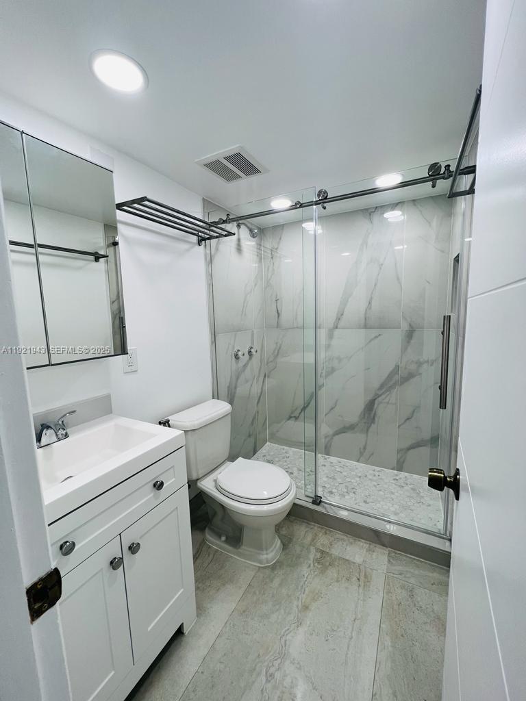 NO BAY WHITE HOUSE NO 3 C - Residential Lease