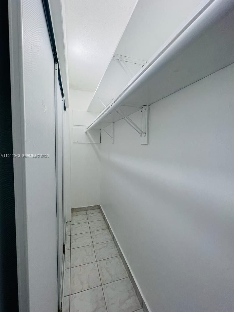 NO BAY WHITE HOUSE NO 3 C - Residential Lease