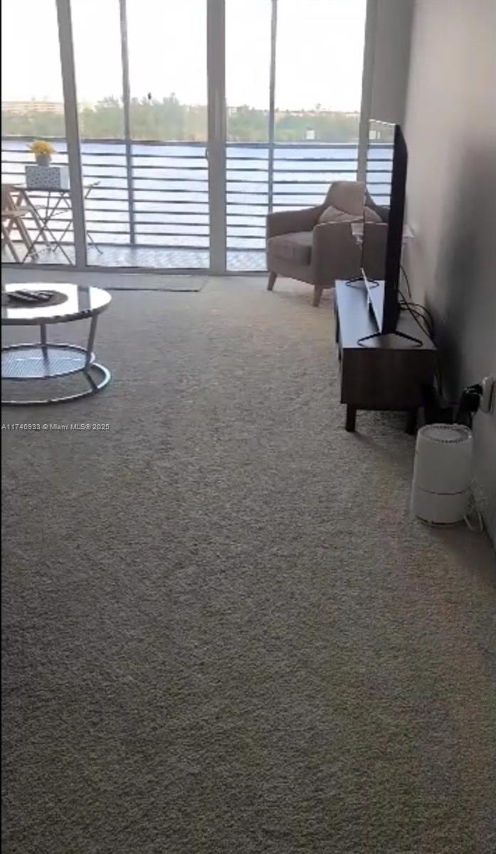 ROYAL BAHAMIAN WEST - Residential