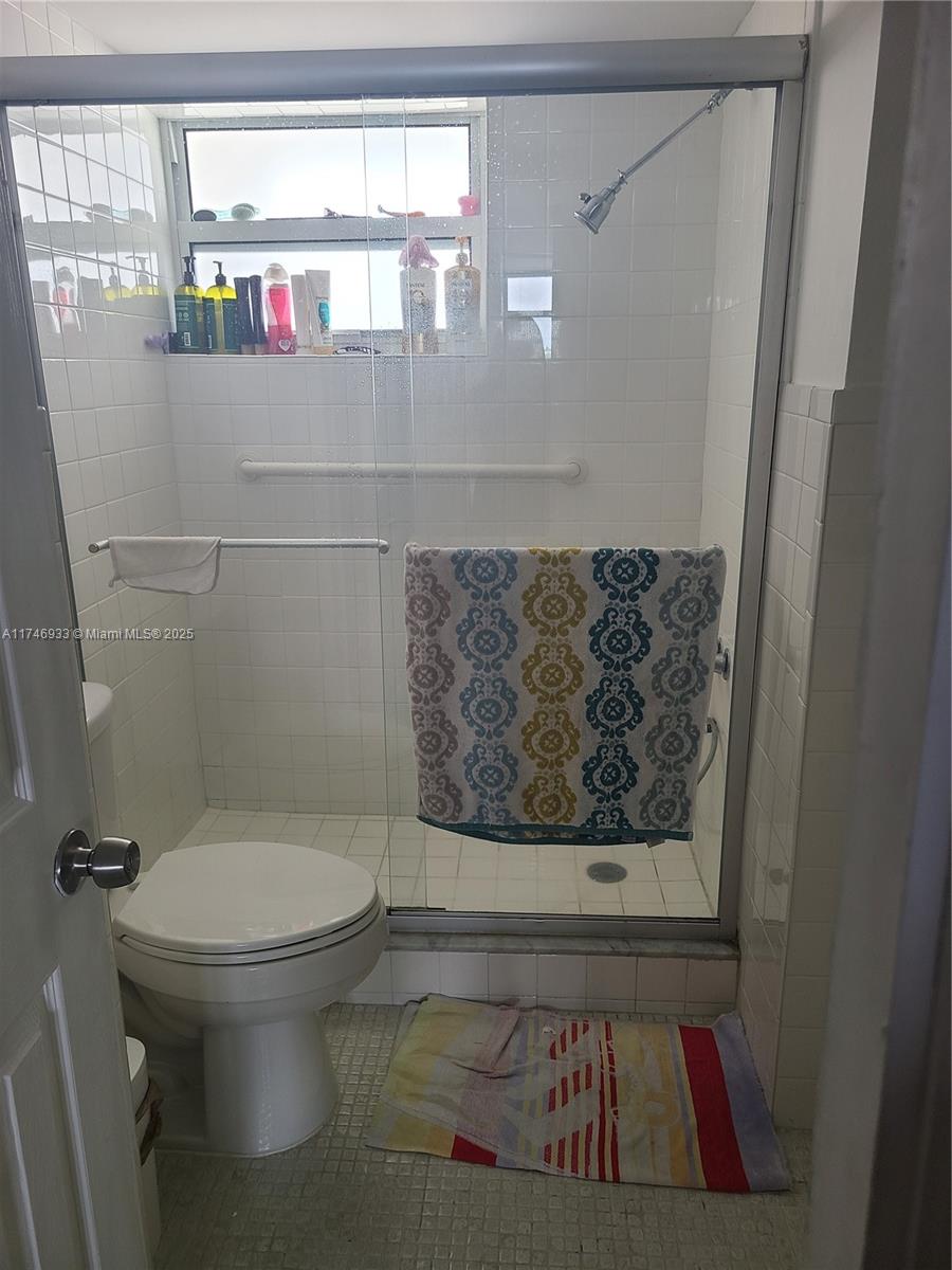 ROYAL BAHAMIAN WEST - Residential