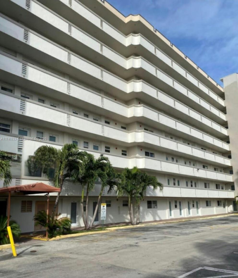 ROYAL BAHAMIAN WEST - Residential