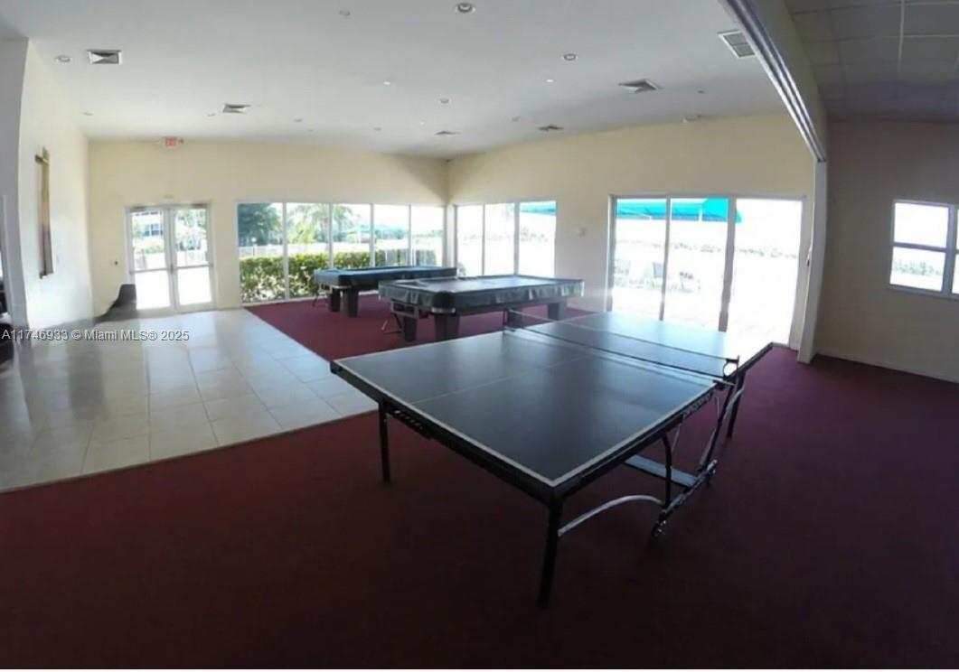 ROYAL BAHAMIAN WEST - Residential