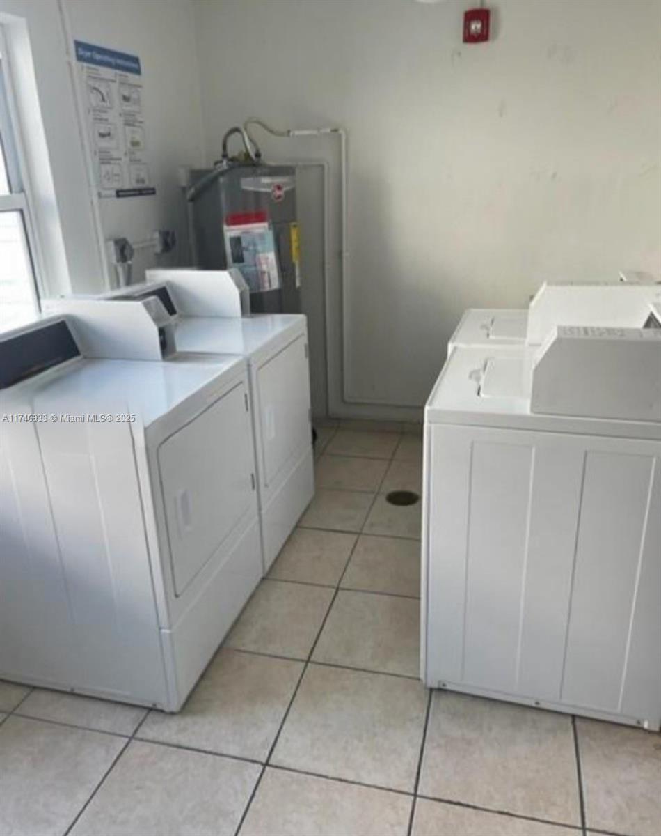 ROYAL BAHAMIAN WEST - Residential