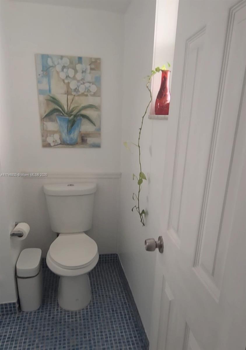 ROYAL BAHAMIAN WEST - Residential