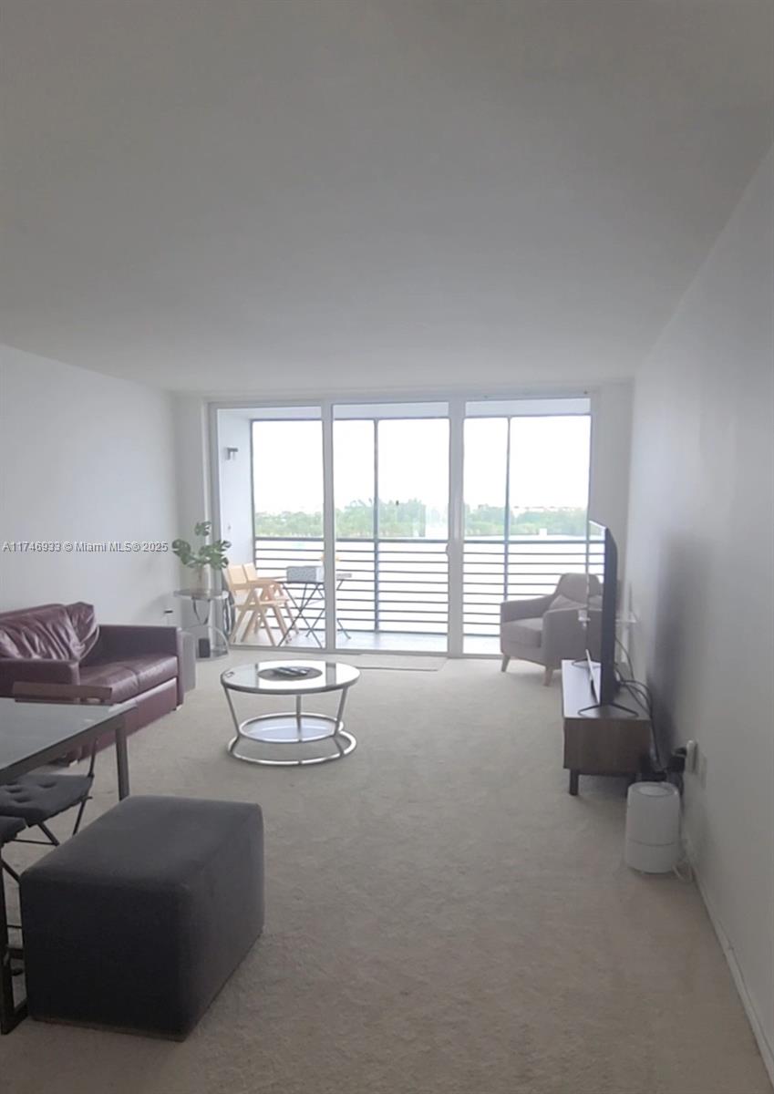 ROYAL BAHAMIAN WEST - Residential