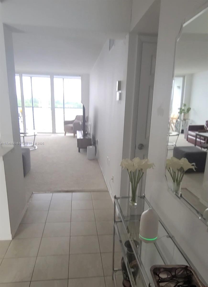 ROYAL BAHAMIAN WEST - Residential